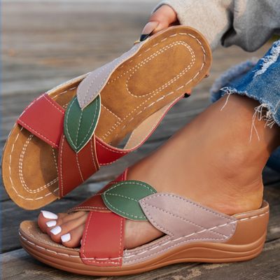 Solavéa™ | Leaf Accent Comfort Sandals