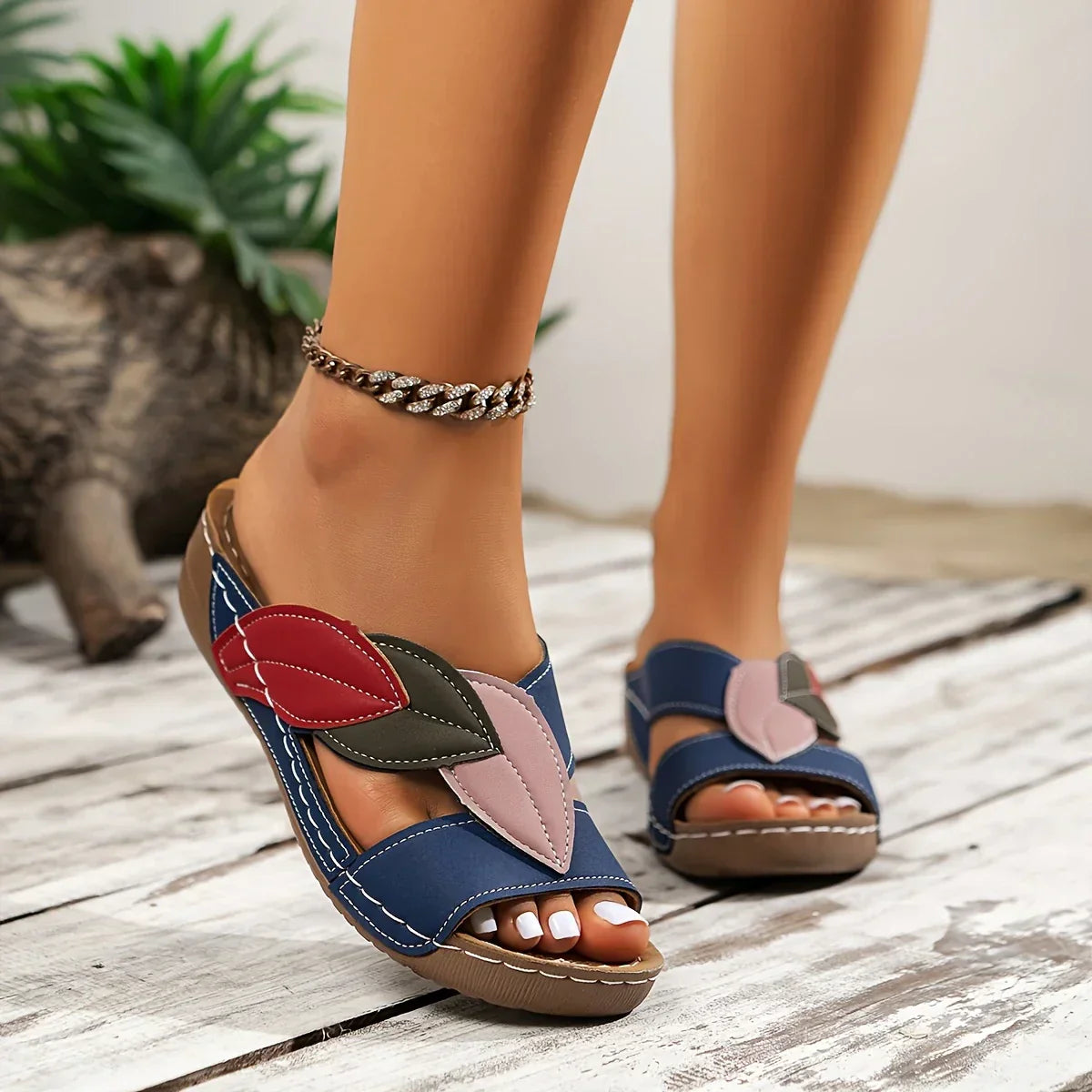 Solavéa™ | Leaf Accent Comfort Sandals