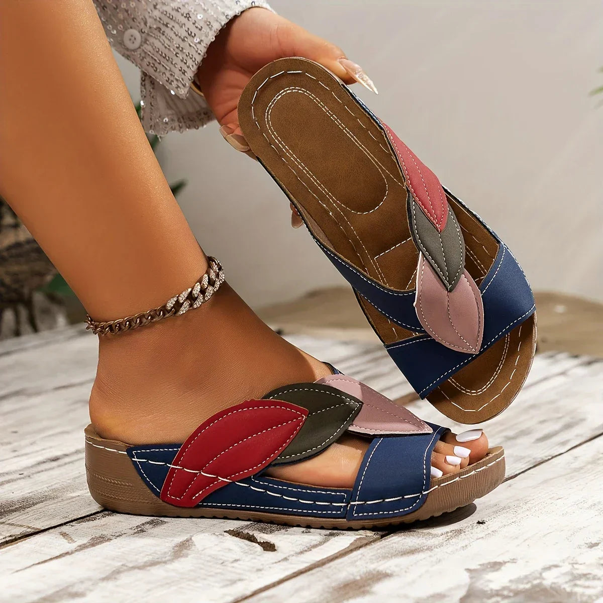 Solavéa™ | Leaf Accent Comfort Sandals