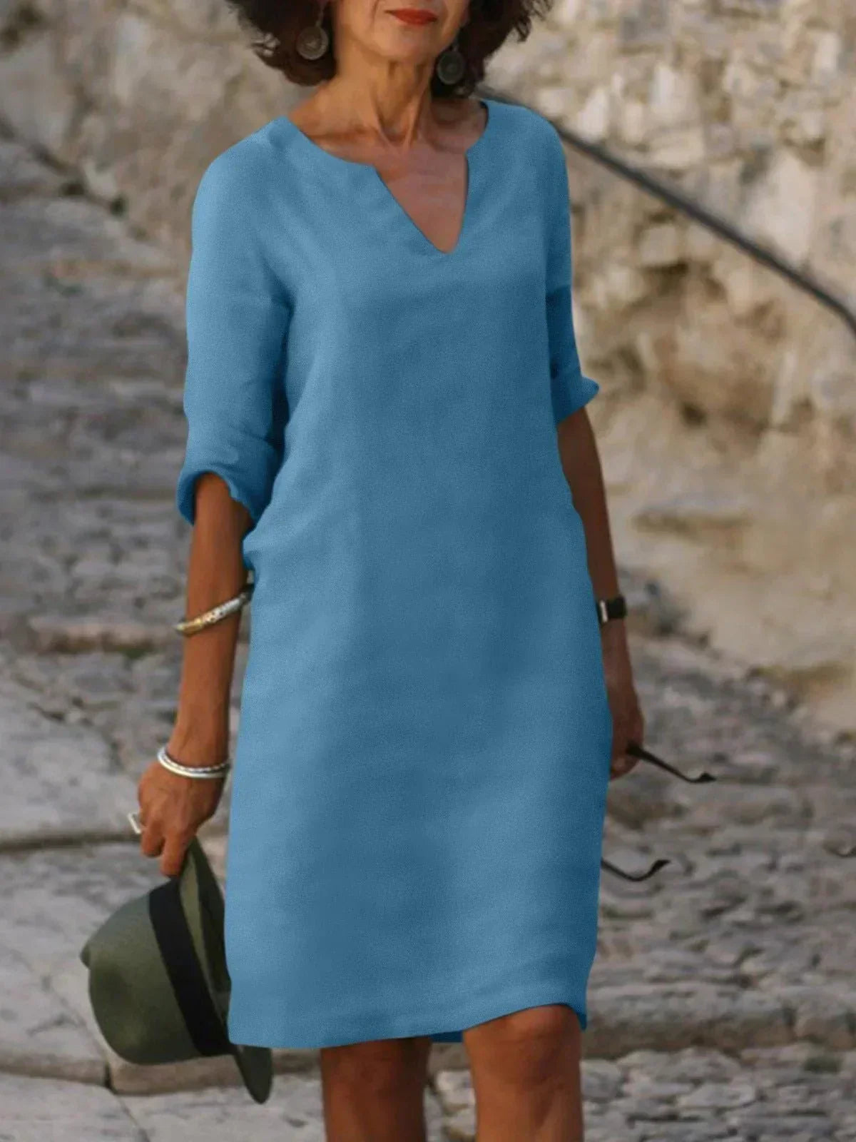 Farah™ | Elegant dress with V-neckline