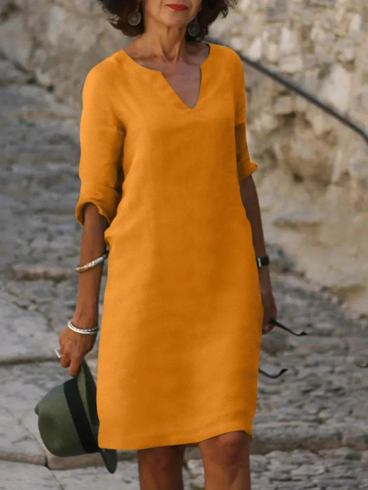 Farah™ | Elegant dress with V-neckline