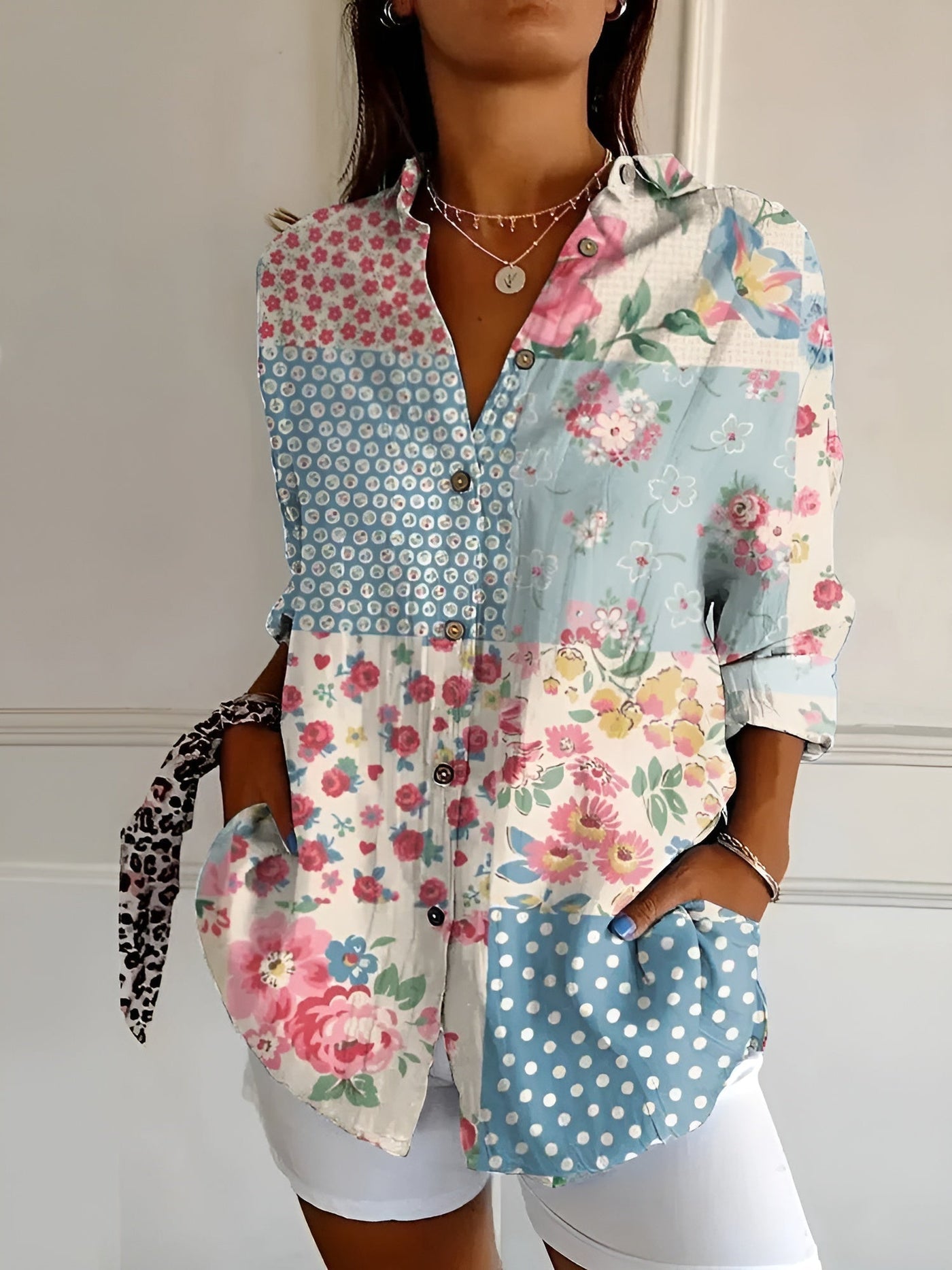 Mackenzie™ | Blouse with Floral Pattern and Buttons